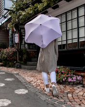 Laden Sie das Bild in den Galerie-Viewer, Metro BLUNT Seasonal umbrella lifestyle 3