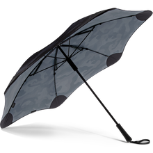 Laden Sie das Bild in den Galerie-Viewer, 2021 Classic Camo Stealth Blunt Umbrella Under View