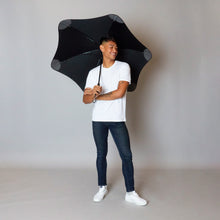 Laden Sie das Bild in den Galerie-Viewer, 2020 Classic Black Blunt Umbrella Model Front View