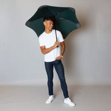 Laden Sie das Bild in den Galerie-Viewer, 2020 Classic Green Blunt Umbrella Model Front View
