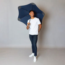 Laden Sie das Bild in den Galerie-Viewer, 2020 Classic Navy Blunt Umbrella Model Front View