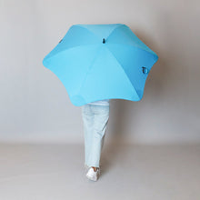 Laden Sie das Bild in den Galerie-Viewer, 2020 Blue Exec Blunt Umbrella Model Back View