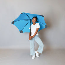 Laden Sie das Bild in den Galerie-Viewer, 2020 Blue Exec Blunt Umbrella Model Front View