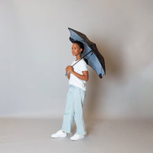 Laden Sie das Bild in den Galerie-Viewer, 2021 Metro Camo Stealth Blunt Umbrella Model Side View