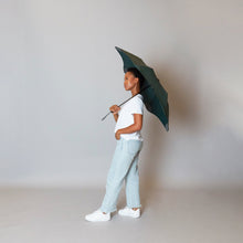 Laden Sie das Bild in den Galerie-Viewer, 2020 Metro Green Blunt Umbrella Model Side View
