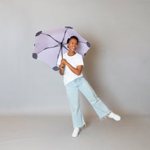 Laden Sie das Bild in den Galerie-Viewer, 2020 Metro Lilac Blunt Umbrella Model Front View