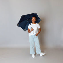 Laden Sie das Bild in den Galerie-Viewer, 2020 Metro Navy Blunt Umbrella Model Front View