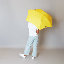 Laden Sie das Bild in den Galerie-Viewer, 2020 Metro Yellow Blunt Umbrella Model Back View
