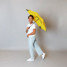 Laden Sie das Bild in den Galerie-Viewer, 2020 Metro Yellow Blunt Umbrella Model Side View