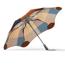 Laden Sie das Bild in den Galerie-Viewer, 2020 Metro Gingerbread Blunt Umbrella Under View