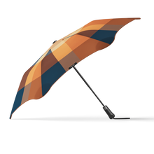 Laden Sie das Bild in den Galerie-Viewer, 2020 Metro Gingerbread Blunt Umbrella Side View