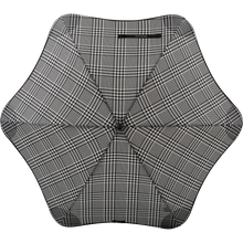 Laden Sie das Bild in den Galerie-Viewer, 2020 Classic Houndstooth Blunt Umbrella Top View