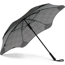 Laden Sie das Bild in den Galerie-Viewer, 2020 Classic Houndstooth Blunt Umbrella Under View