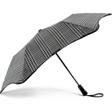 Laden Sie das Bild in den Galerie-Viewer, 2020 Metro Houndstooth Blunt Umbrella Side View