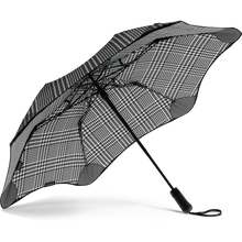 Laden Sie das Bild in den Galerie-Viewer, 2020 Metro Houndstooth Blunt Umbrella Under View