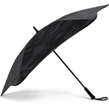 Laden Sie das Bild in den Galerie-Viewer, 2021 Classic Camo Stealth Blunt Umbrella Side View