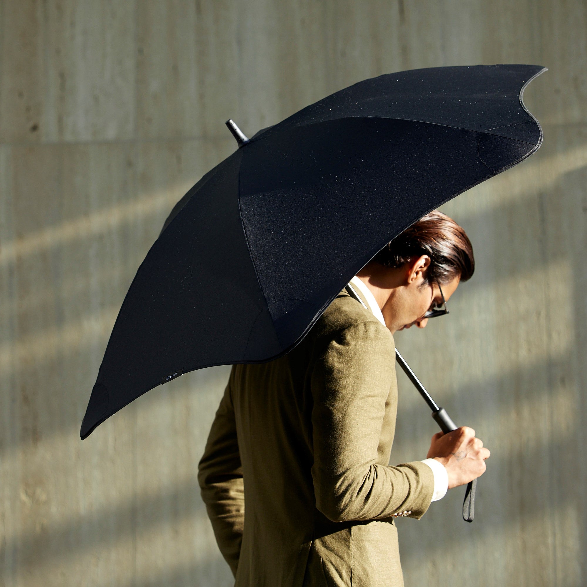 Classic BLUNT umbrella lifestyle 3