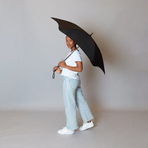 2020 Classic Black Blunt Umbrella Model Side View