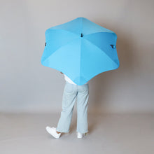 Laden Sie das Bild in den Galerie-Viewer, 2020 Classic Blue Blunt Umbrella Model Back View