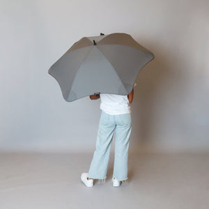 2020 Classic Charcoal Blunt Umbrella Model Back View