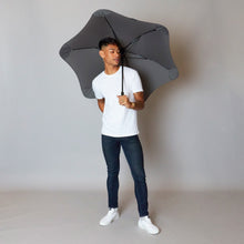 Laden Sie das Bild in den Galerie-Viewer, 2020 Classic Charcoal Blunt Umbrella Model Front View