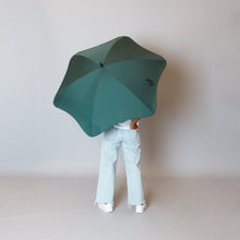Laden Sie das Bild in den Galerie-Viewer, 2020 Classic Green Blunt Umbrella Model Back View