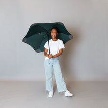 Laden Sie das Bild in den Galerie-Viewer, 2020 Classic Green Blunt Umbrella Model Front View