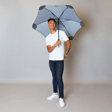 Laden Sie das Bild in den Galerie-Viewer, 2020 Classic Houndstooth Blunt Umbrella Model Front View