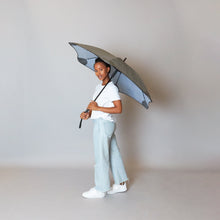 Laden Sie das Bild in den Galerie-Viewer, 2020 Classic Houndstooth Blunt Umbrella Model Side View