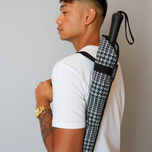 Laden Sie das Bild in den Galerie-Viewer, 2020 Classic Houndstooth Blunt Umbrella Model Sleeve View