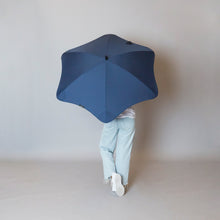 Laden Sie das Bild in den Galerie-Viewer, 2020 Classic Navy Blunt Umbrella Model Back View