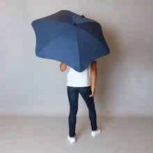 Laden Sie das Bild in den Galerie-Viewer, 2020 Classic Navy Blunt Umbrella Model Back View