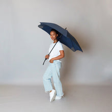 Laden Sie das Bild in den Galerie-Viewer, 2020 Classic Navy Blunt Umbrella Model Side View