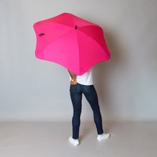 Laden Sie das Bild in den Galerie-Viewer, 2020 Classic Pink Blunt Umbrella Model Back View