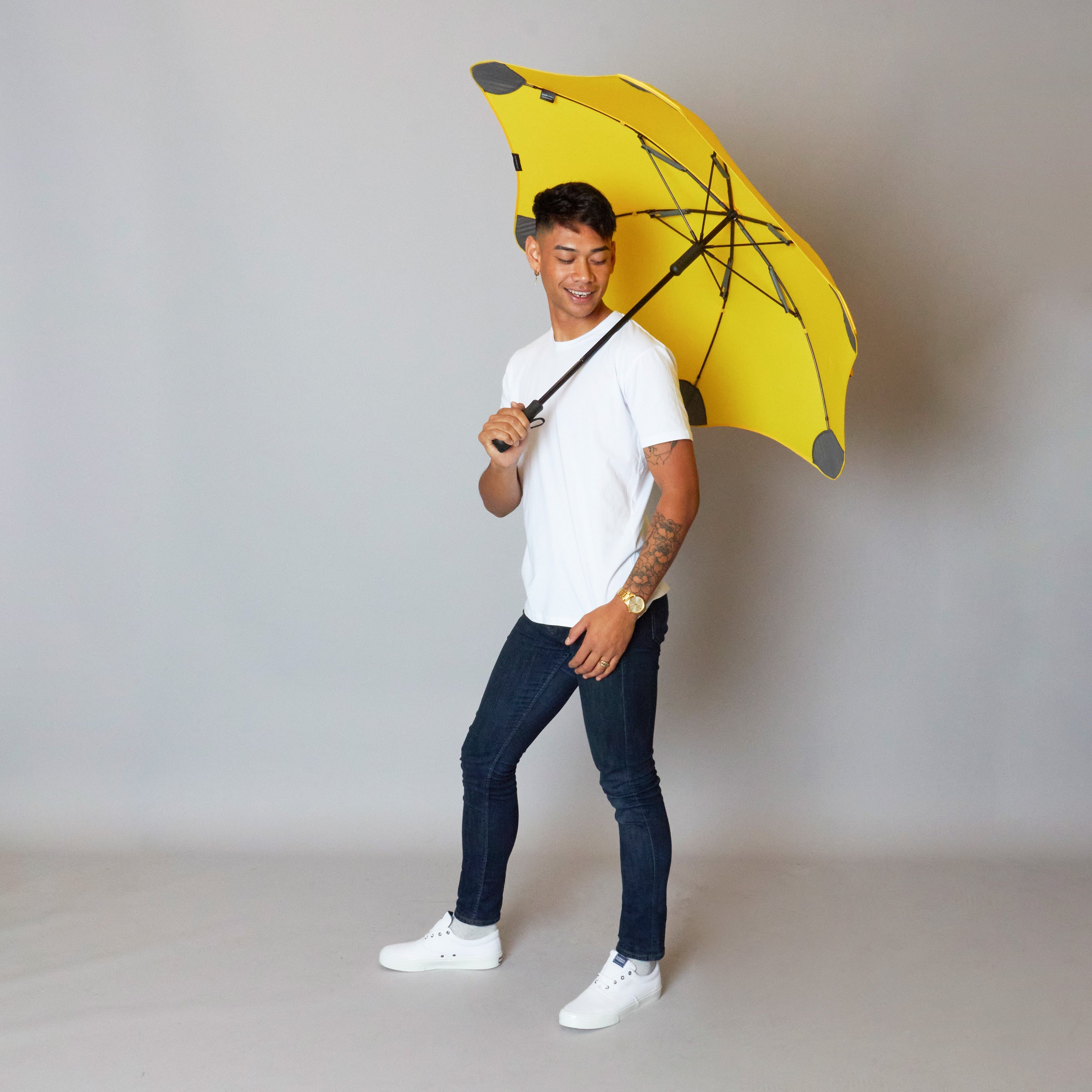 2020 Classic Yellow Blunt Umbrella Model Side View