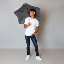 Laden Sie das Bild in den Galerie-Viewer, 2020 Charcoal Coupe Blunt Umbrella Model Front View
