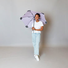 Laden Sie das Bild in den Galerie-Viewer, 2020 Lilac Coupe Blunt Umbrella Model Front View