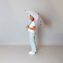 Laden Sie das Bild in den Galerie-Viewer, 2020 Lilac Coupe Blunt Umbrella Model Side View