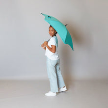 Laden Sie das Bild in den Galerie-Viewer, 2020 Mint Coupe Blunt Umbrella Model Side View