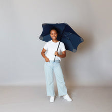 Laden Sie das Bild in den Galerie-Viewer, 2020 Navy Coupe Blunt Umbrella Model Front View