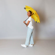 Laden Sie das Bild in den Galerie-Viewer, 2020 Yellow Coupe Blunt Umbrella Model Side View