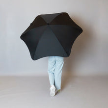 Laden Sie das Bild in den Galerie-Viewer, 2020 Black Exec Blunt Umbrella Model Back View