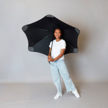 Laden Sie das Bild in den Galerie-Viewer, 2020 Black Exec Blunt Umbrella Model Front View