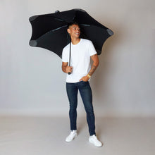 Laden Sie das Bild in den Galerie-Viewer, 2020 Black Exec Blunt Umbrella Model Front View