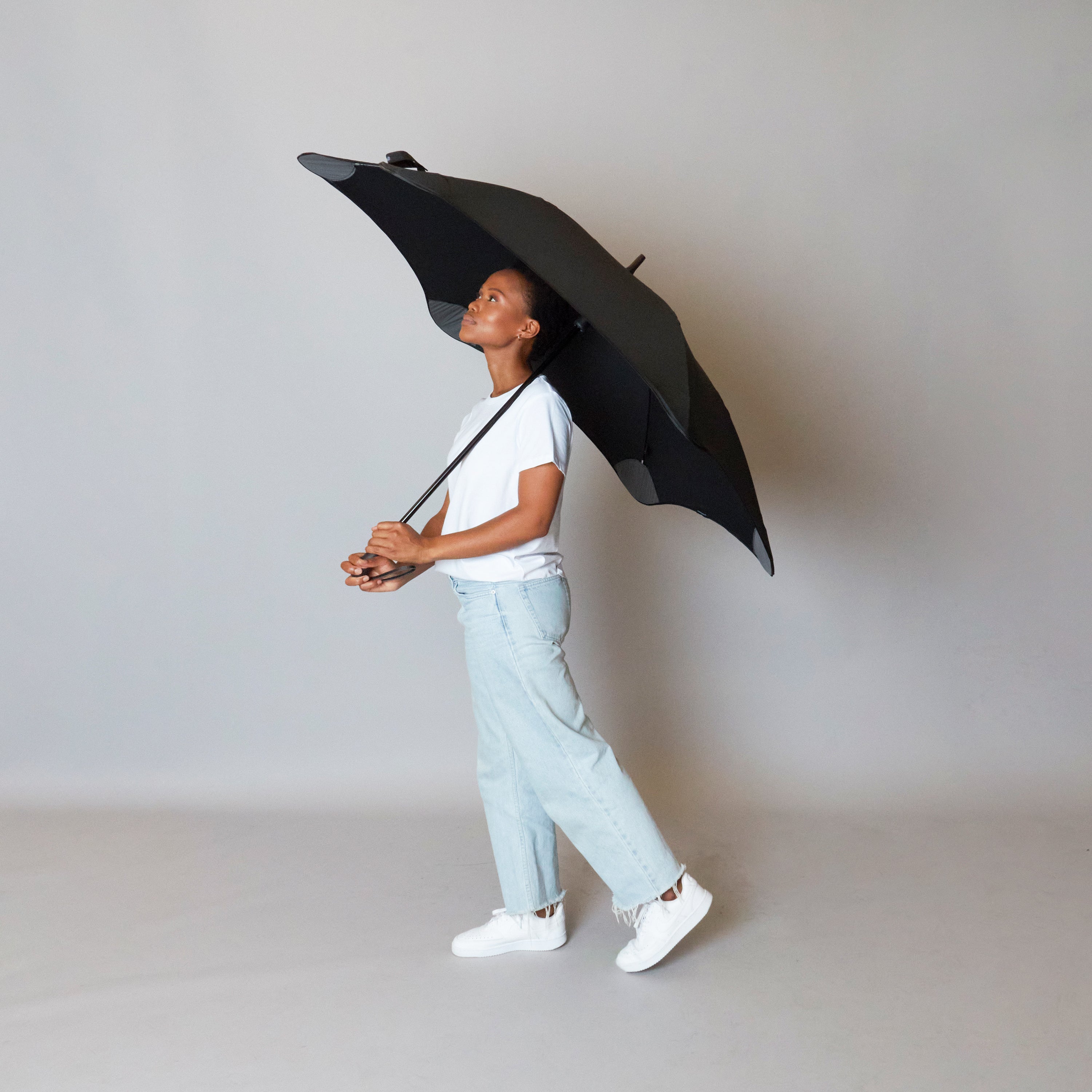 2020 Black Exec Blunt Umbrella Model Side View