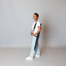 Laden Sie das Bild in den Galerie-Viewer, 2020 Black Exec Blunt Umbrella Model Sleeve View-1