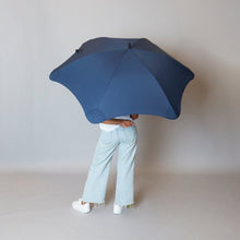Laden Sie das Bild in den Galerie-Viewer, 2020 Navy Exec Blunt Umbrella Model Back View