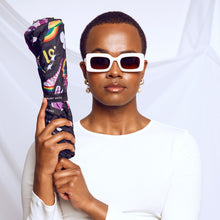 Laden Sie das Bild in den Galerie-Viewer, 2022 Metro Safe Space Alliance Blunt Umbrella Model lifestyle View 1