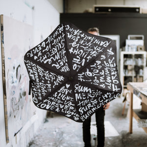 2020 Metro Blacklist Blunt Umbrella lifestyle View 1
