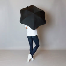 Laden Sie das Bild in den Galerie-Viewer, 2020 Metro Black Blunt Umbrella Model Back View